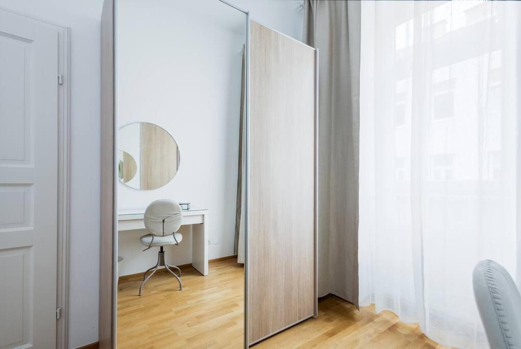Orestaliving - Spacious 2br On The Danube Canal Appartement
